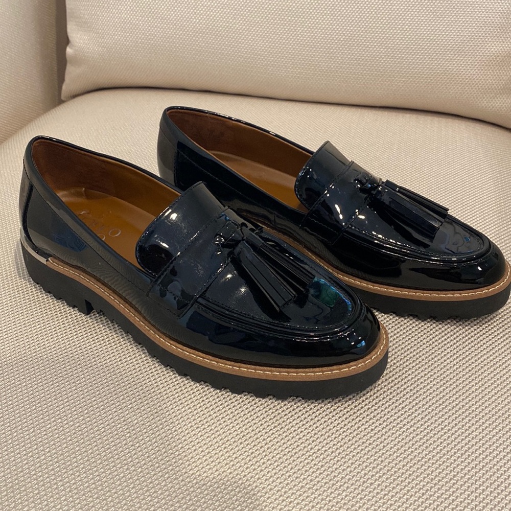 NEVER WORN black patent leather loafers with tassels! Super cute & comfortable